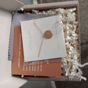NIB Zen and Zuri Gold Letter P initial necklace